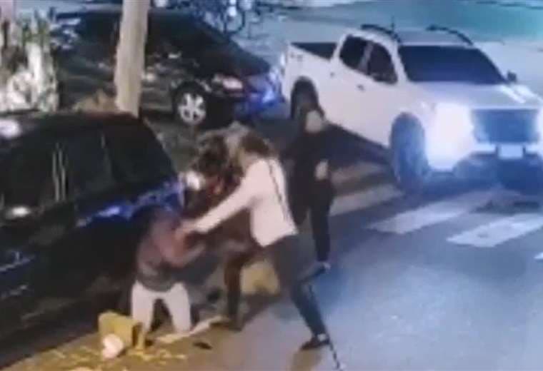 Imagen del video que captó la agresión al repartidor de Yaigo