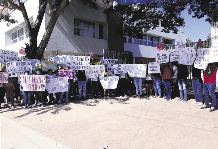 Los estudiantes protestan contra el abuso en la UAGRM