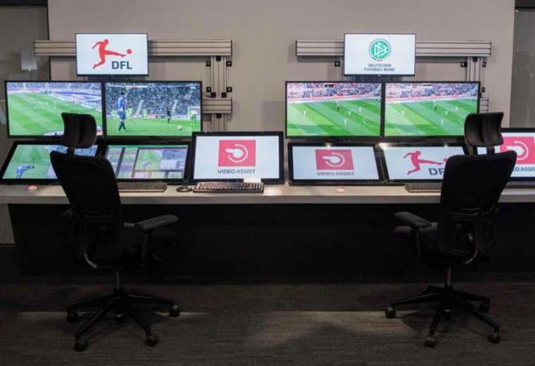 Las instalaciones para desarrollar el video arbitraje en un partido. Foto: Internet