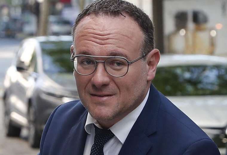 Denuncian a un ministro francés por agresión sexual.