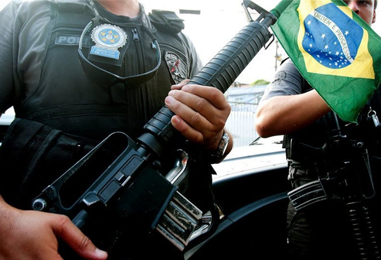 La policía brasileña combate a grupos que utilizan armas ilegales. Foto. Internet 