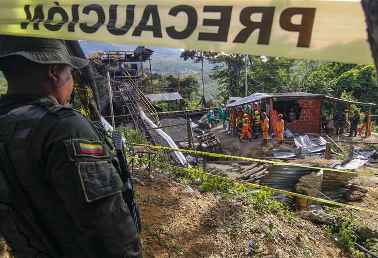 Rescatistas encuentran muertos a tres mineros en Colombia, 11 siguen desaparecidos