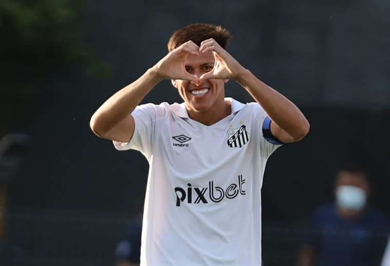 El festejo de Leonardo Zabala tras su gol de este miércoles para Santos. Foto: SFC