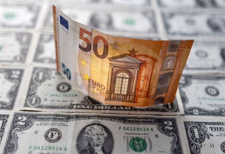 Por primera vez el dólar supera en valor al euro/Foto: Reuters