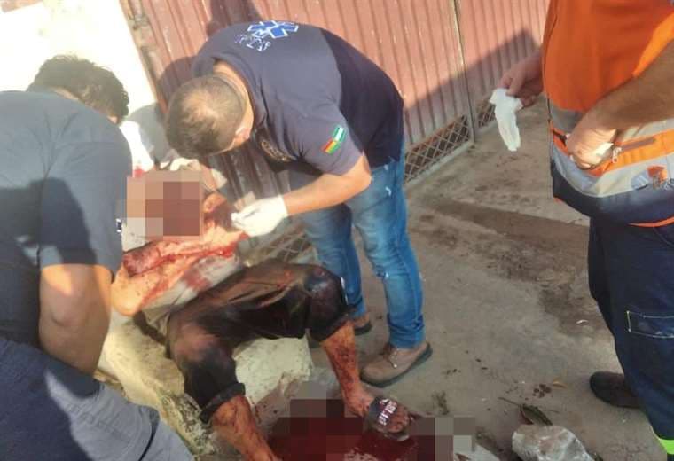 Paramédicos asistieron al hombre herido Foto: Ambulancias Bolivia 