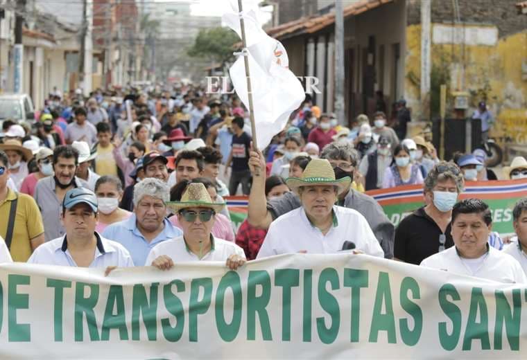 Los transportistas recorrieron las calles del centro de la ciudad Foto: Ricardo Montero