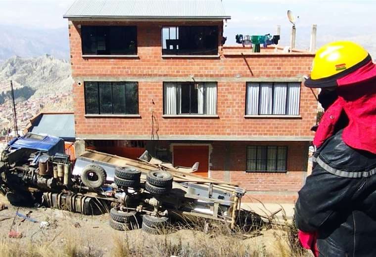Camión cisterna sufre un accidente en La Paz I APG Noticias.