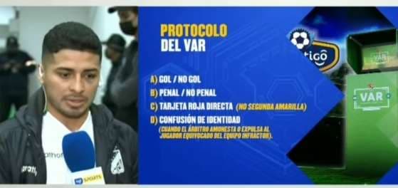 Daniel Rojas, jugador de Oriente Petrolero se quejó del uso del VAR. TigoSports