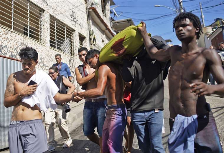 Al menos 18 muertos en operación policial en favela de Rio de Janeiro
