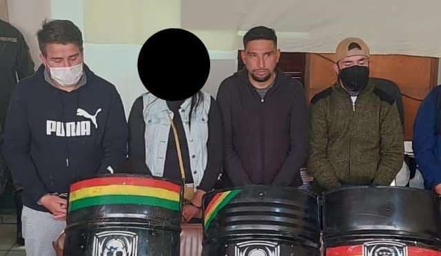 Esta es la foto de los tres detenidos que público el ministro Eduardo Del Castillo.