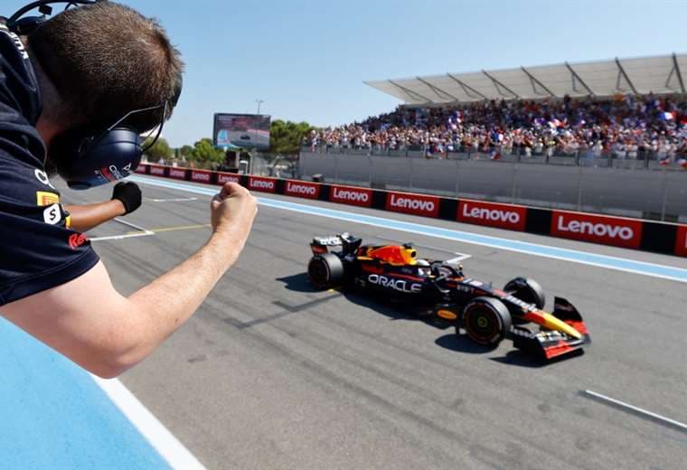 Max Verstappen cruza la meta en el Gran Premio de Francia. Foto: AFP