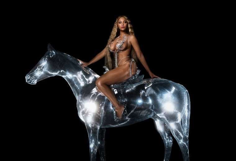 Beyoncé posa sobre un caballo para la portada de su último disco, “Renaissance”