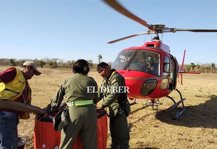 Un helicóptero de Defensa Civil trabaja en la zona / Foto: Juan Pablo Cahuana