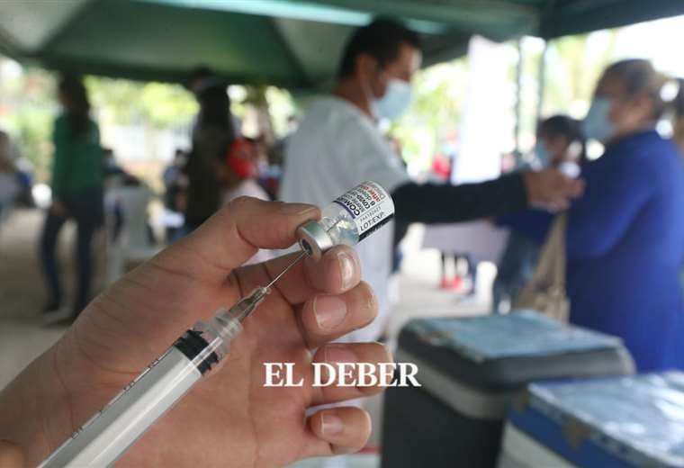 Vacunación en Santa Cruz, centro de salud Elvira Wunderlich / Foto: Ricardo Montero
