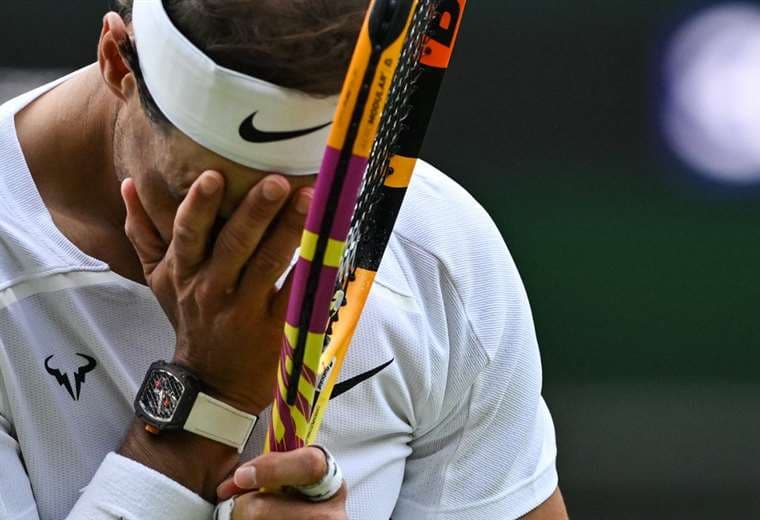 Rafael Nadal lesionado para la semifinal de Wimbledon. AFP