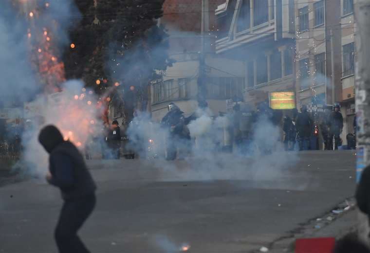 Enfrentamiento entre policías y cocaleros en La Paz/Foto: APG Noticias