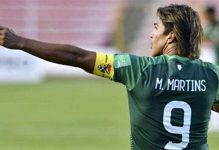 Marcelo Martins en el festejo de uno de sus goles en Eliminatorias