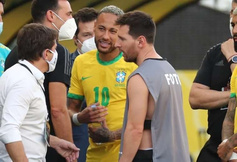 Momento de la suspensión del partido entre Brasil y Argentina