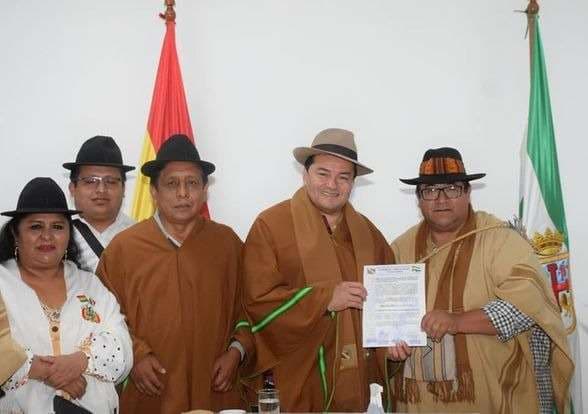 Jhonny Fernández recibe un reconocimiento de la Codamaq en Santa Cruz
