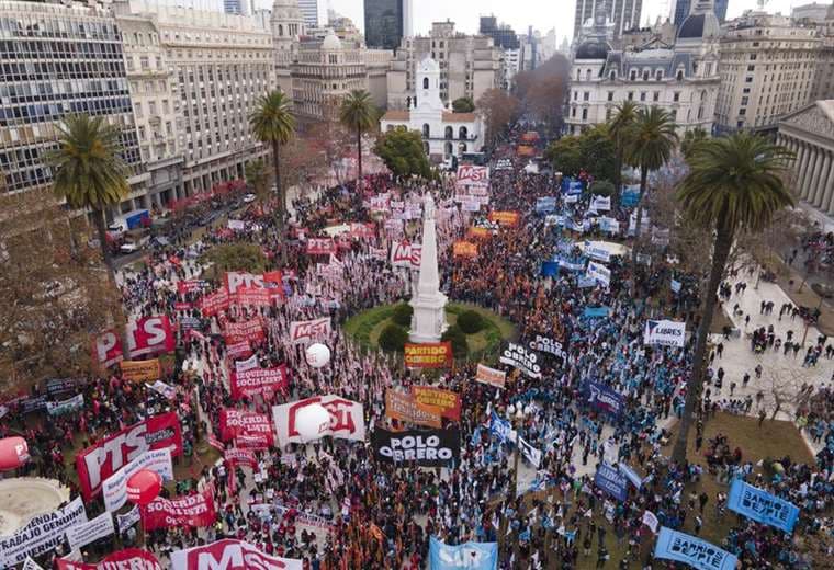 Multitudinaria protesta en Argentina pone en jaque al gobierno de Fernández