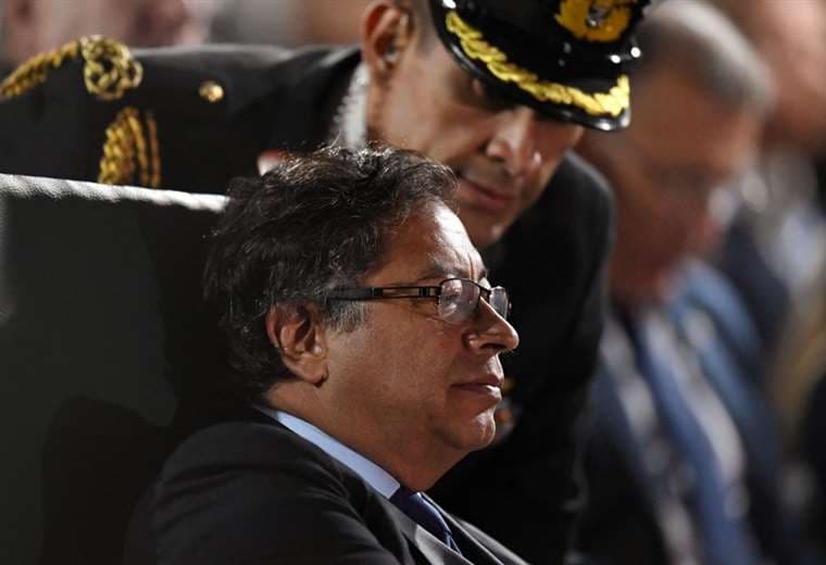 Gustavo Petro en la ceremonia para nombrar a Iván Velásquez como nuevo Ministro de Defensa
