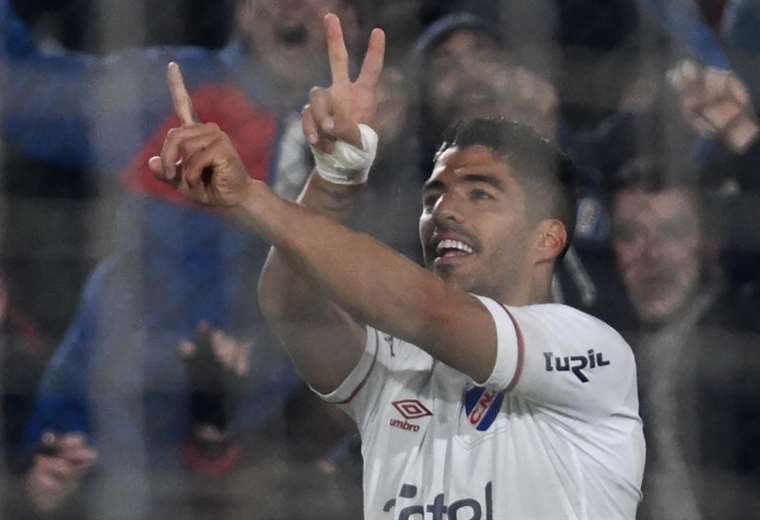 El festejo de Luis Suárez, que ya comienza a aportar con goles a Nacional. Foto: AFP