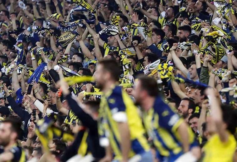 La parcialidad del Fenerbahçe provocó sanciones para su club. Foto: Internet
