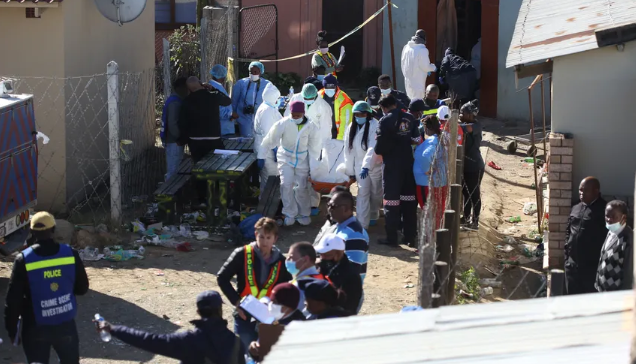 21 jóvenes murieron en un local en Sudáfrica; investigación concluye que fue por asfixia