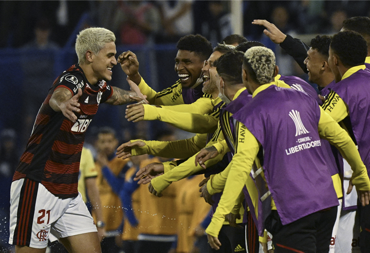 Pedro, de Flamengo, celebra después de anotar contra Vélez Sarsfield. Foto. AFP 