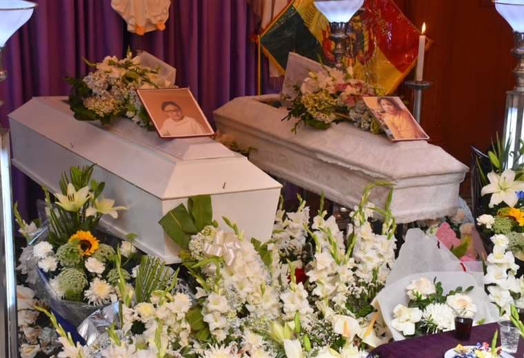 Velan los restos de dos niños que fueron asesinados por su padre en La Paz Foto: APG
