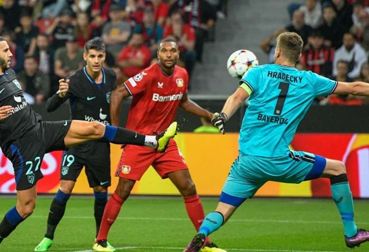 Leverkusen-Atlético se jugó con mucha intensidad. Foto: AFP