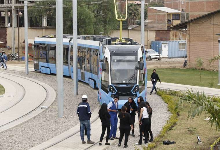 Gobierno entrega el tren eléctrico en Cochabamba I APG Noticias.