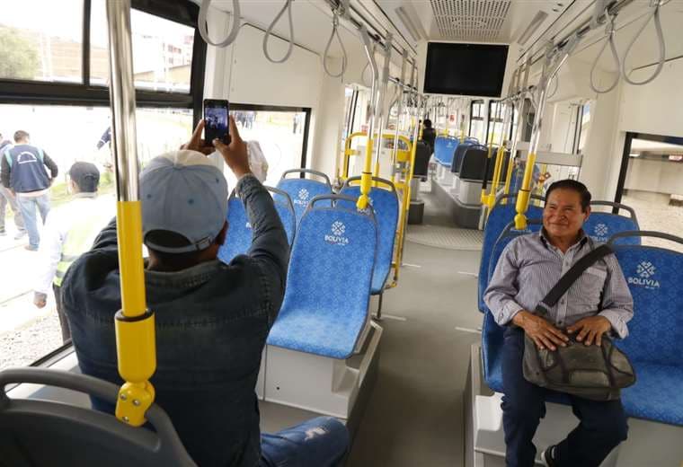 Gobierno entrega el tren eléctrico en Cochabamba I APG Noticias.