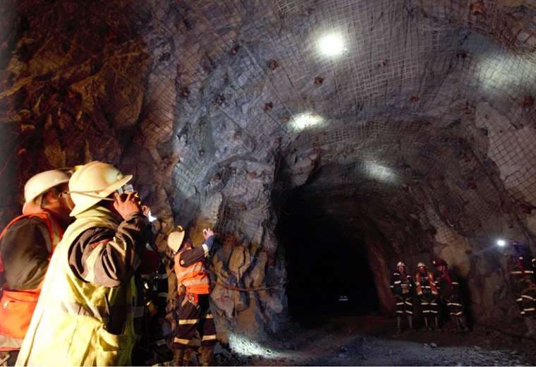 Inspección a la mina Tres Amigos. Foto: Santa Cruz Silver
