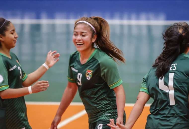 La selección femenina de futsal jugó en Brasil. Foto: FBF