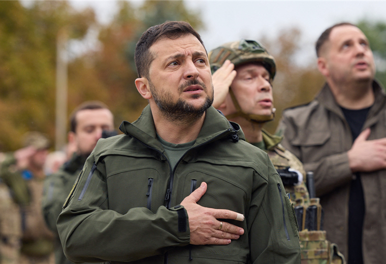 El presidente de Ucrania visitó las tropas de su país en Járkov. Foto. AFP