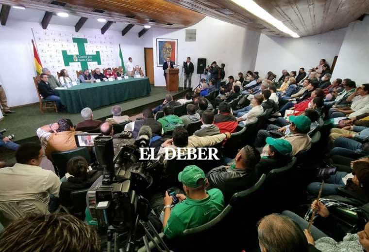 La Asamblea de la Cruceñidad duró poco más de dos horas / Foto:J. Gutiérrez