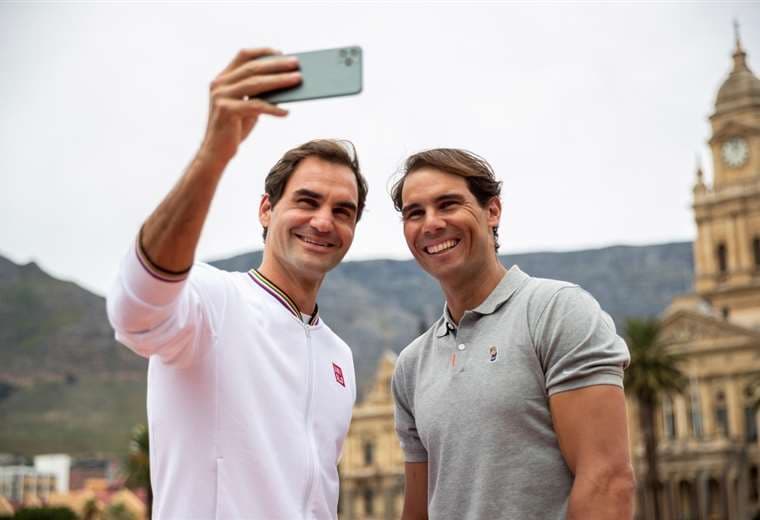 Selfie entre Roger Federer y Rafa Nadal en Ciudad del Cabo, en 2020. EFE