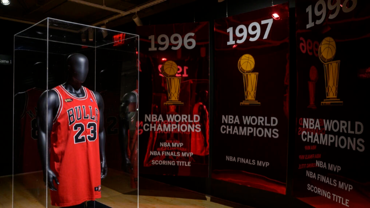 Una camiseta de Jordan, usada en las Finales de la NBA de 1998 fue subastada