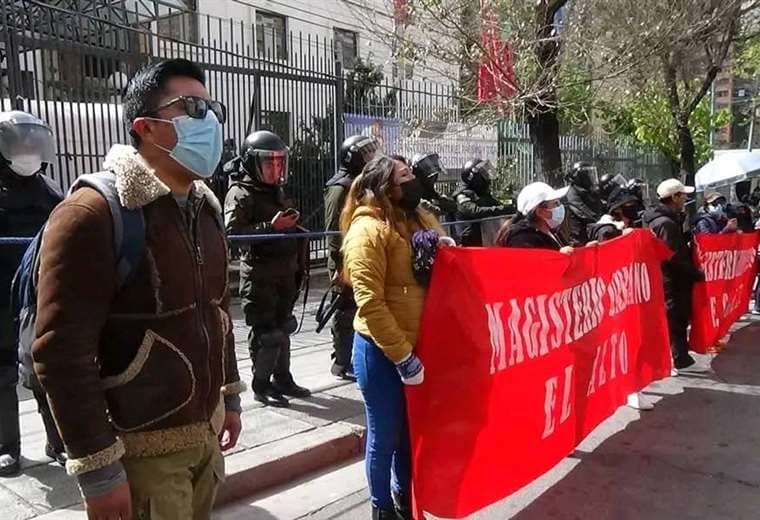 Los profesores protestaron en todo el centro de La Paz 