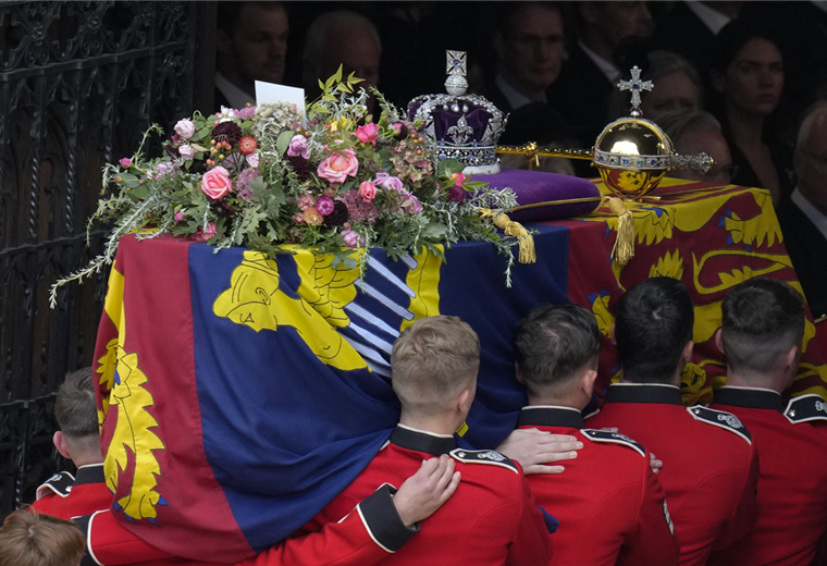  Así fue llevada la reina Isabel II a su última morada. Foto. AFP