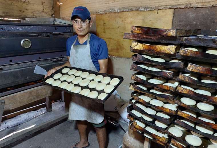 Ríder Rocha ha hecho crecer su negocio de panadería en Guarayos
