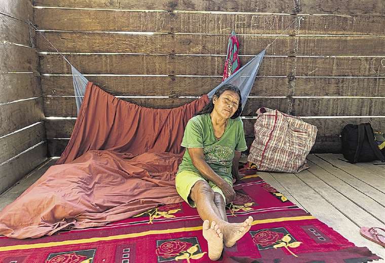 Una mujer indígena araona que reclama la construcción de una posta de salud