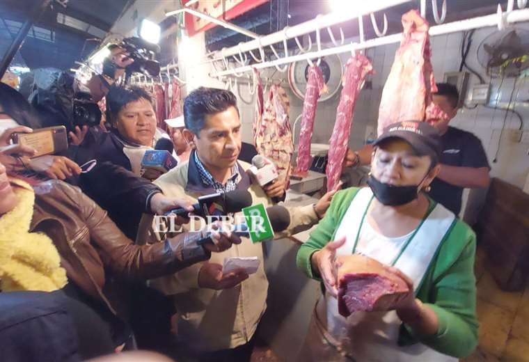 En mercados de capital cruceña verificaran precio de la carne /Foto: Juan Carlos Torrejon
