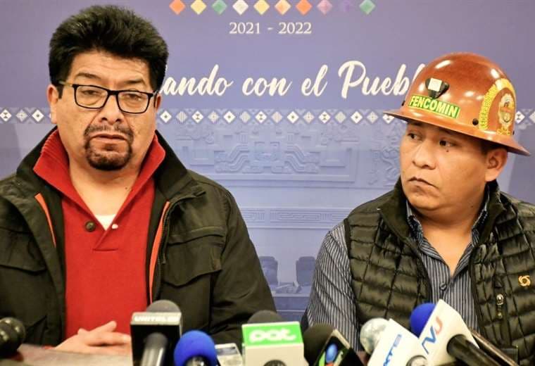 Los diputados, Ramiro Venegas (izq) y Freddy López (der) en conferencia de prensa 