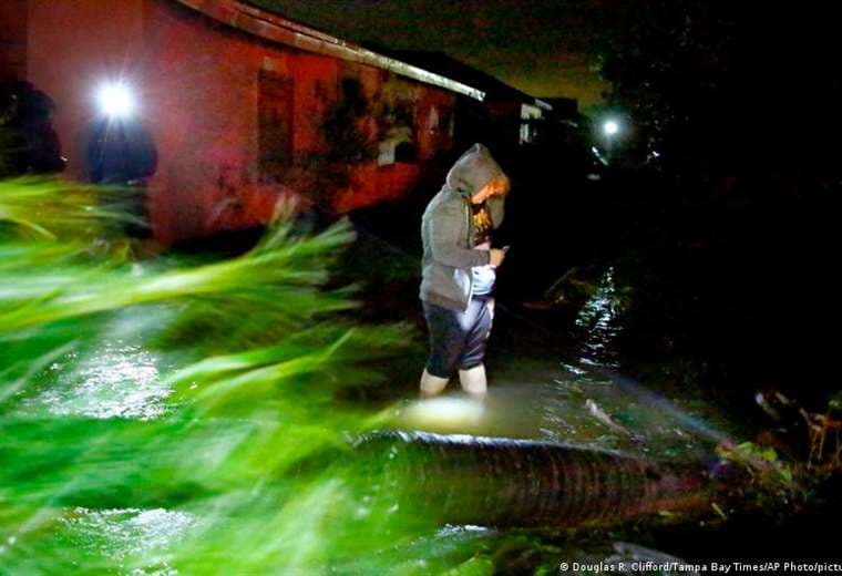 Huracán Ian causa inundaciones "catastróficas" en Florida