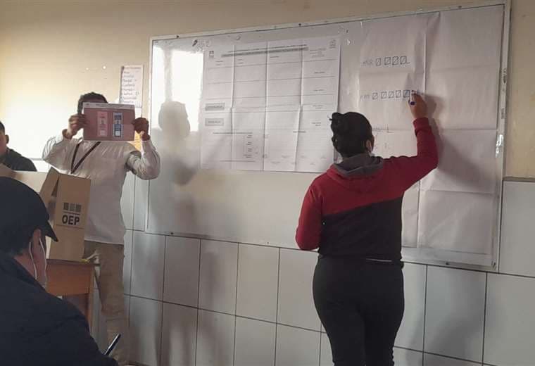 Conteo de votos  en la elección de alcaldes de  San Javier/Foto: Magno Cornelio