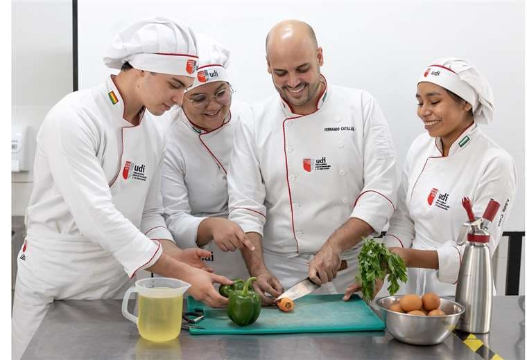 El chef Catalán y su equipo
