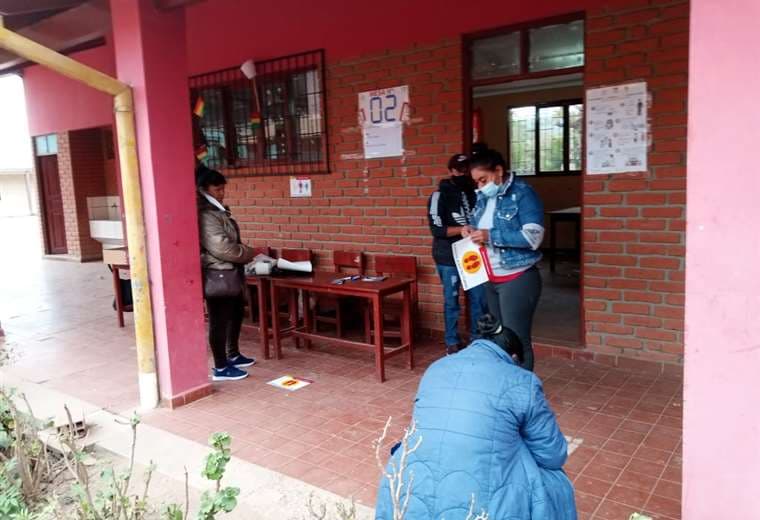 Instalación de las meses electorales en Lagunillas. Foto: Cortesía A. Rojas