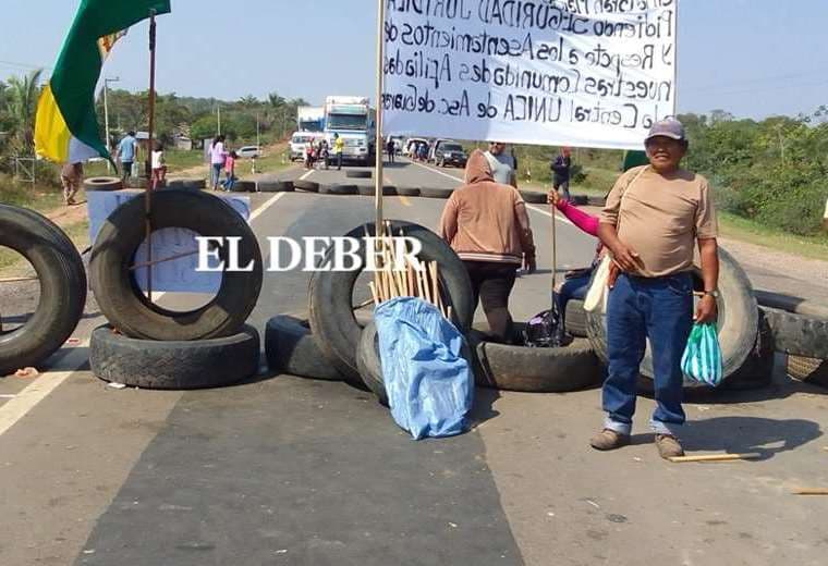 Campesinos bloquearon por varias demandas de tierra. Foto: Desther Agreda